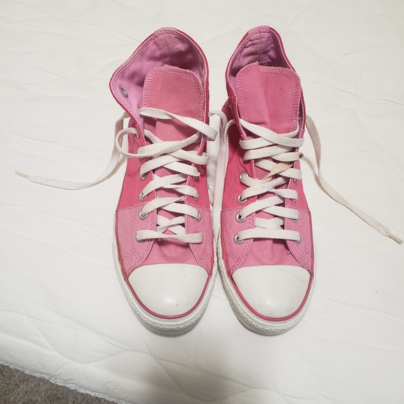 Converse Shoes - Pink High Top Converse